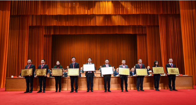 荣耀体育网页版_荣耀(中国)蝉联殊荣